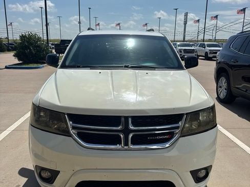 Used 2019 Dodge Journey SE w/ Blacktop Package FWD image 2