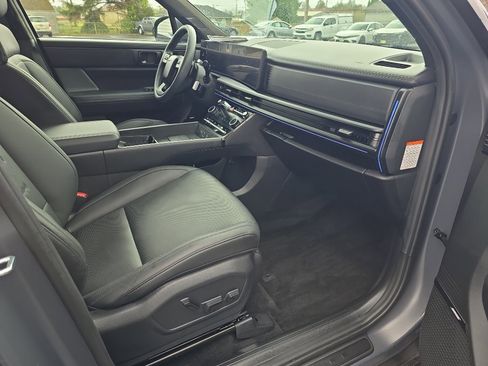 Used 2025 Hyundai Santa Fe Calligraphy AWD/4WD image 18