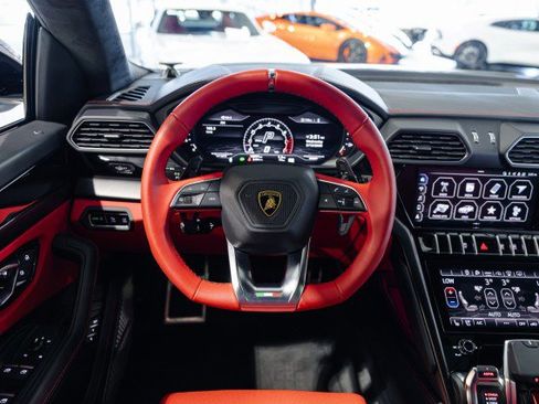 Used 2022 Lamborghini Urus AWD/4WD image 44