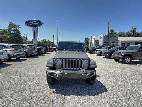 Used 2020 Jeep Gladiator Overland w/ Popular Equipment Package AWD/4WD image 9