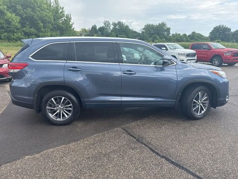 Used 2017 Toyota Highlander XLE AWD/4WD image 8