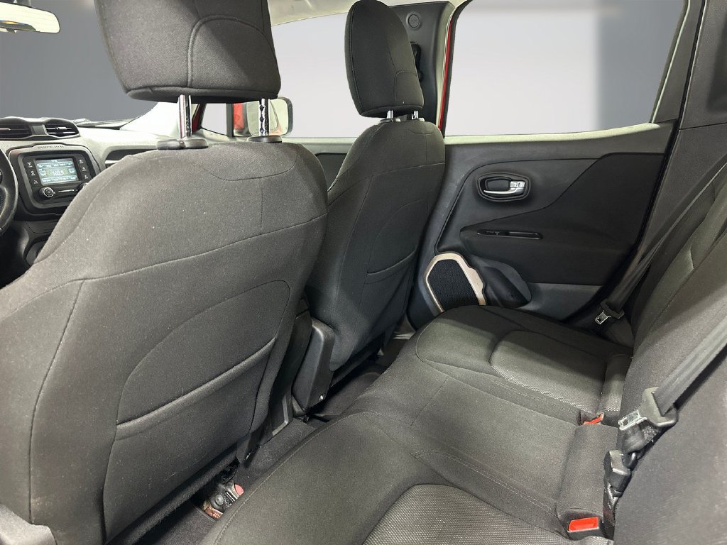 Used 2016 Jeep Renegade Latitude FWD image 15