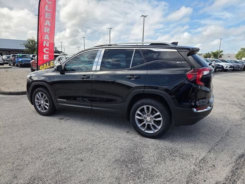 Used 2022 GMC Terrain SLT w/ LPO, Floor Liner Package AWD/4WD image 11