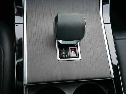 Used 2025 Land Rover Range Rover Velar Dynamic SE image 27