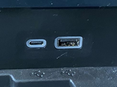 Used 2025 GMC Yukon XL Denali image 32