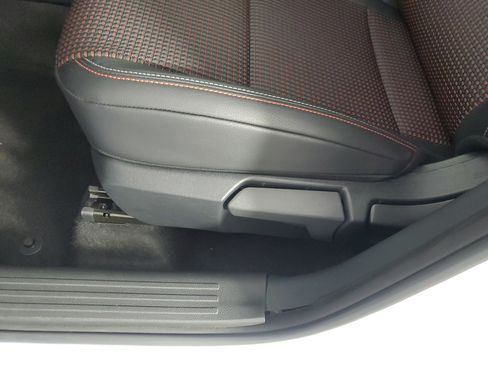 Used 2026 Nissan Kicks SR FWD image 28