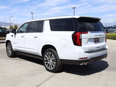 New 2026 GMC Yukon XL Denali w/ Denali Reserve Package AWD/4WD image 4