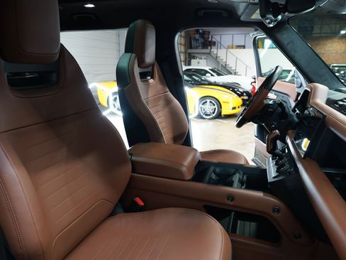 Used 2025 Land Rover Defender 110 image 64