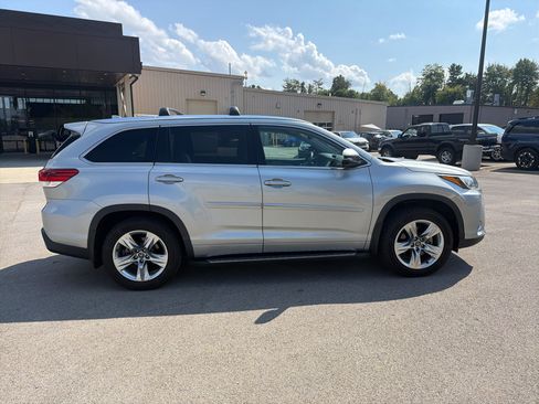 Used 2018 Toyota Highlander Limited AWD/4WD image 2