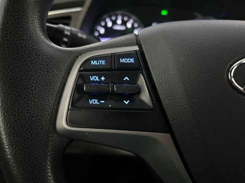 Used 2017 Hyundai Elantra SE image 19