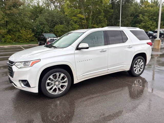 Used 2019 Chevrolet Traverse Premier w/ Driver Confidence II Package FWD image 2
