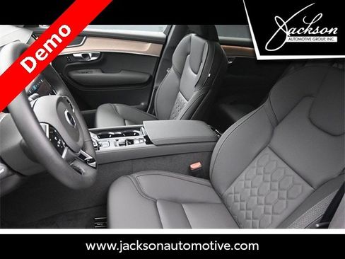 New 2025 Volvo XC90 B6 Core w/ Protection Package image 18