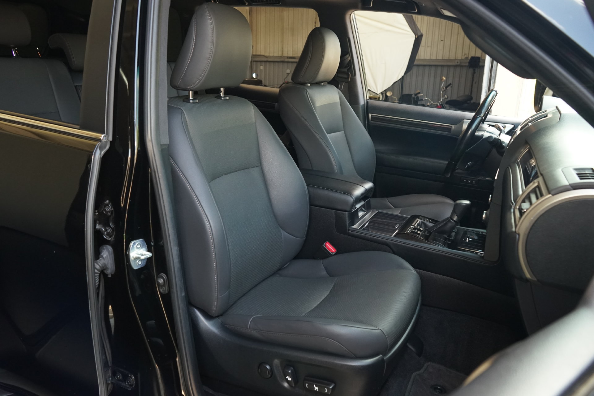 Used 2021 Lexus GX 460 Premium w/ Premium Package AWD/4WD image 4