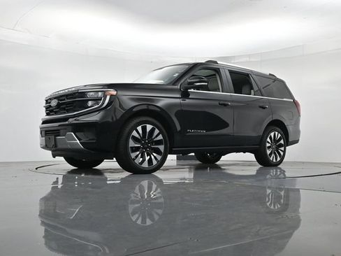 Certified 2025 Ford Expedition Platinum w/ Driver's Package AWD/4WD image 41