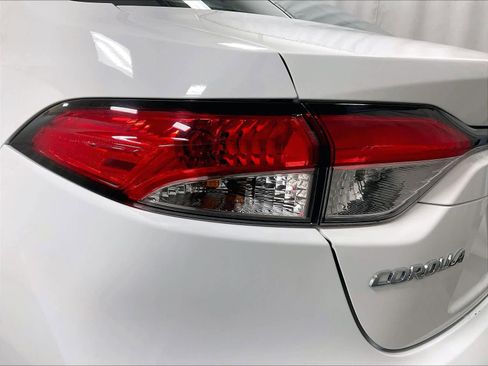 Certified 2023 Toyota Corolla LE image 33