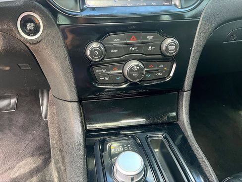 Used 2018 Chrysler 300 S w/ 300S Premium Group RWD image 32