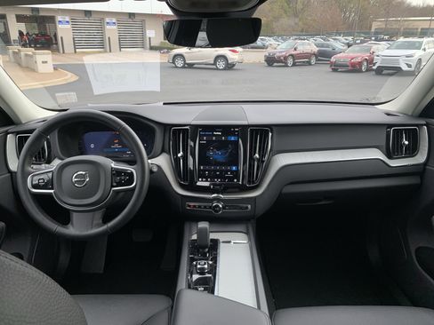 Used 2025 Volvo XC60 B5 Plus image 30