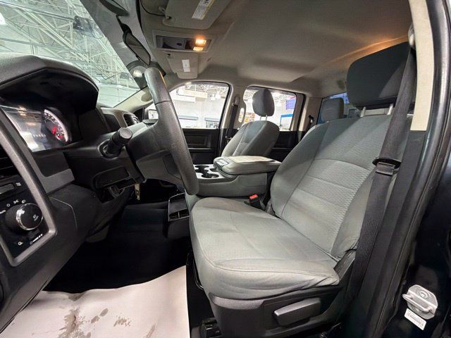 Used 2018 RAM 1500 Express w/ Black Ram 1500 Express Group AWD/4WD image 17