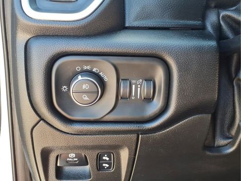 Used 2019 RAM 1500 Big Horn AWD/4WD image 19