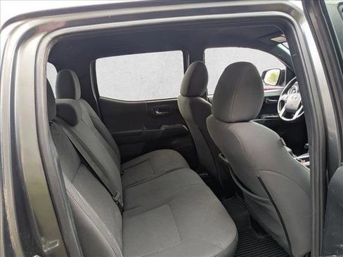 Used 2017 Toyota Tacoma TRD Off-Road image 18