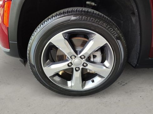 Used 2024 Jeep Grand Cherokee L Limited RWD image 9