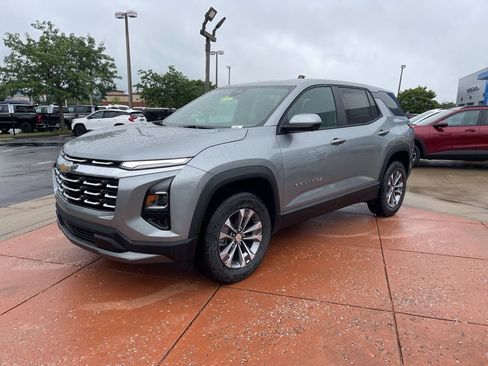 Used 2025 Chevrolet Equinox LT w/ Safety and Technology Package FWD image 3