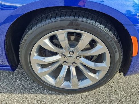 Used 2019 Chrysler 300 Touring w/ Chrome Appearance Package image 10