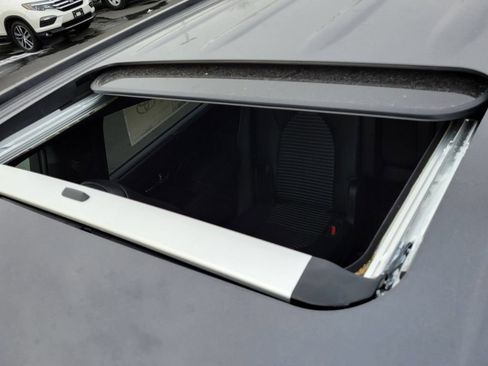Used 2023 Toyota Highlander XSE AWD/4WD image 12