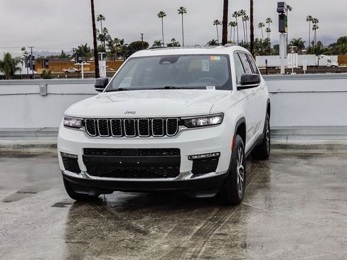 Certified 2024 Jeep Grand Cherokee L Limited w/ Luxury Tech Group II image 4