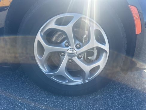 Used 2024 Chrysler Pacifica Limited image 4