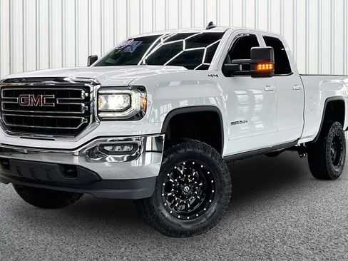 Used 2017 GMC Sierra 1500 SLE w/ SLE Value Package AWD/4WD image 3