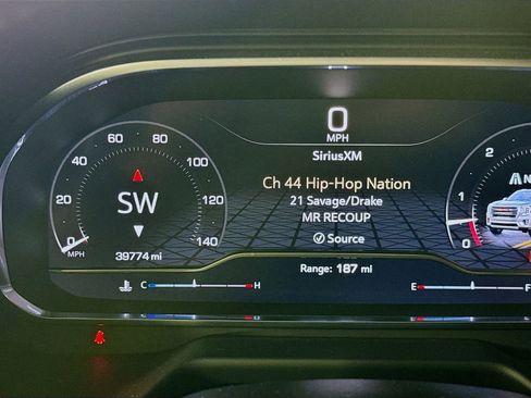 Used 2023 GMC Yukon SLT w/ SLT Premium Package image 13