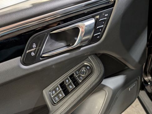 Certified 2025 Porsche Macan image 29