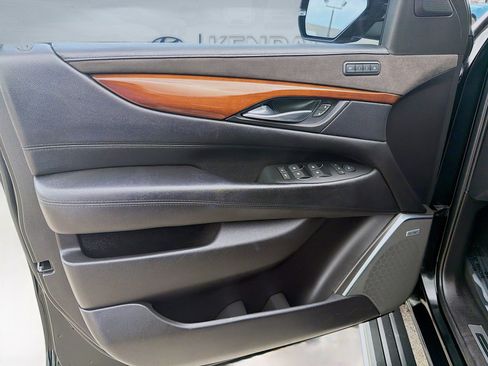 Used 2018 Cadillac Escalade Premium Luxury image 18