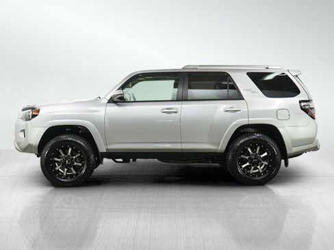 Used 2018 Toyota 4Runner TRD Off-Road Premium AWD/4WD image 2