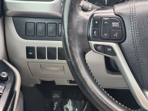 Used 2015 Toyota Highlander XLE AWD/4WD image 11