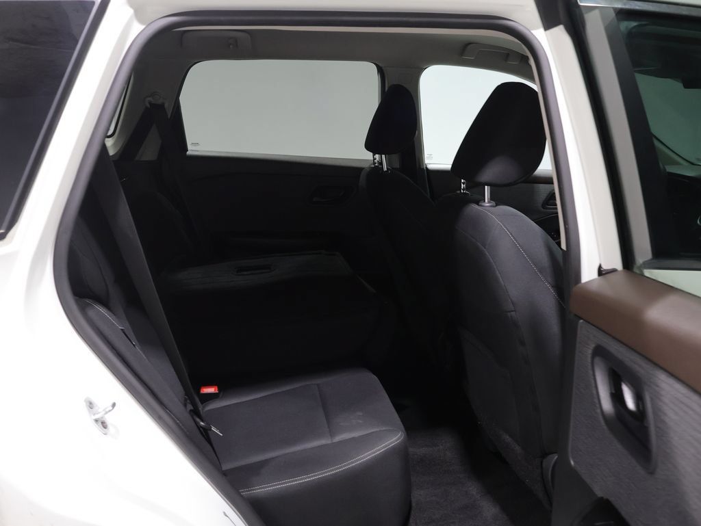 Used 2023 Nissan Rogue S AWD/4WD image 13
