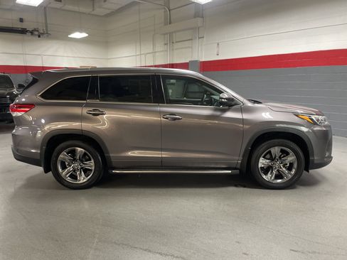 Used 2019 Toyota Highlander Limited Platinum image 11
