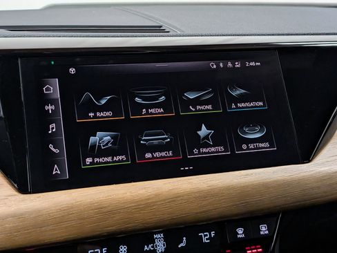 Used 2023 Audi e-tron GT Premium Plus image 34