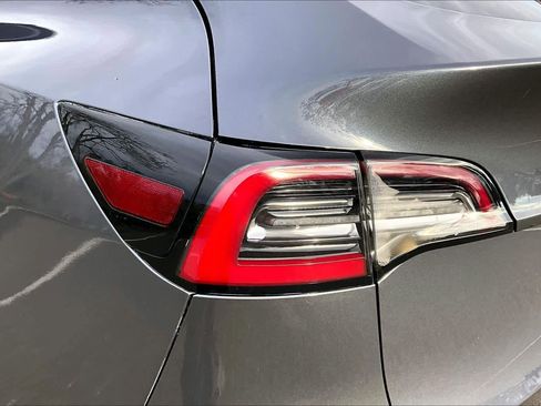 Used 2020 Tesla Model Y Long Range image 28