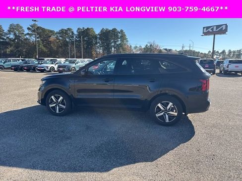 Certified 2023 Kia Sorento S w/ Panoramic Sunroof Package image 3