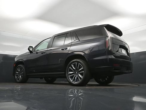 Used 2022 Cadillac Escalade Sport w/ Touring Package AWD/4WD image 40