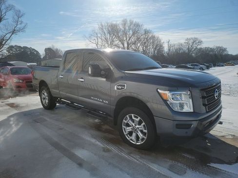 Used 2021 Nissan Titan SV w/ SV Convenience Package image 3