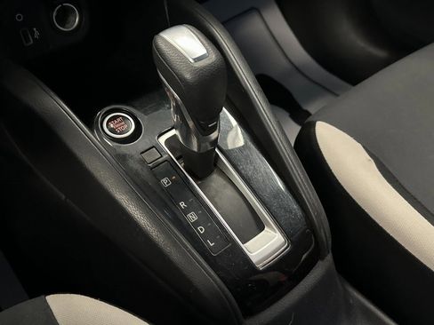 Used 2021 Nissan Versa SV image 16