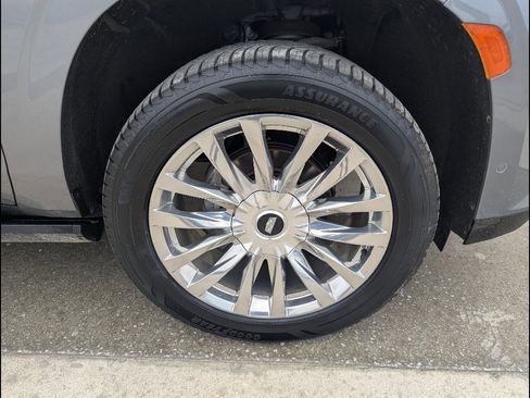 Used 2021 Cadillac Escalade ESV Premium Luxury w/ Driver Assist Tech Package image 15