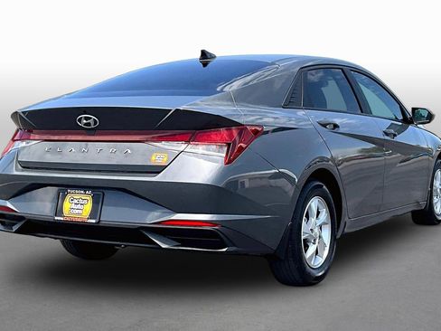 Used 2023 Hyundai Elantra SE FWD image 2