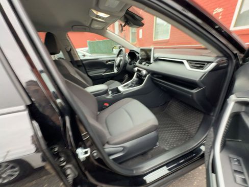 Used 2025 Toyota RAV4 XLE image 18