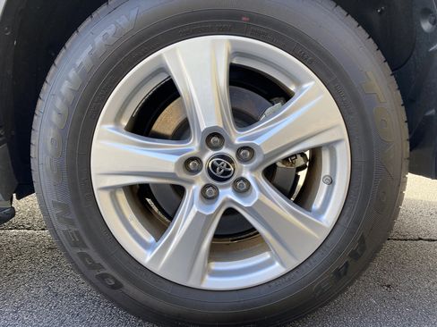 Used 2024 Toyota Highlander LE image 42