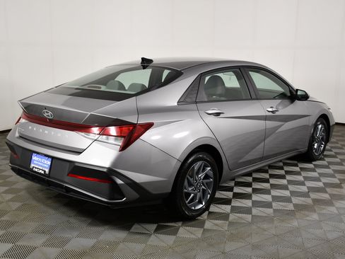 Used 2024 Hyundai Elantra SEL FWD image 6