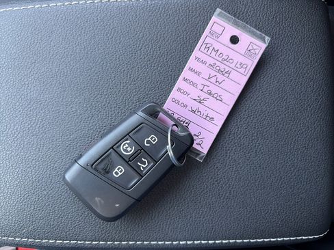 Used 2024 Volkswagen Taos SE image 41